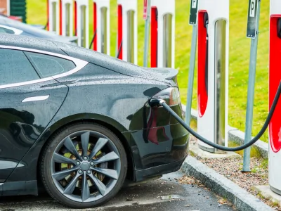 Electric vs Hybrid Car Windshield Replacement